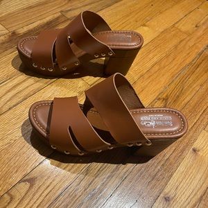 Brand: Coach and Four Size 8, Color: Luggage